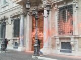 Senato, ambientalisti imbrattano la facciata di Palazzo Madama