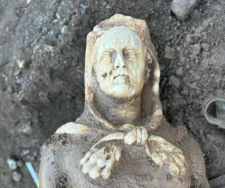 Roma, durante scavi trovata statua di Ercole nel Parco dell’Appia Antica Roma, durante scavi trovata statua di Ercole nel Parco dell’Appia Antica
