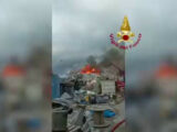 Violento incendio in una discarica di rifiuti urbani a Modugno