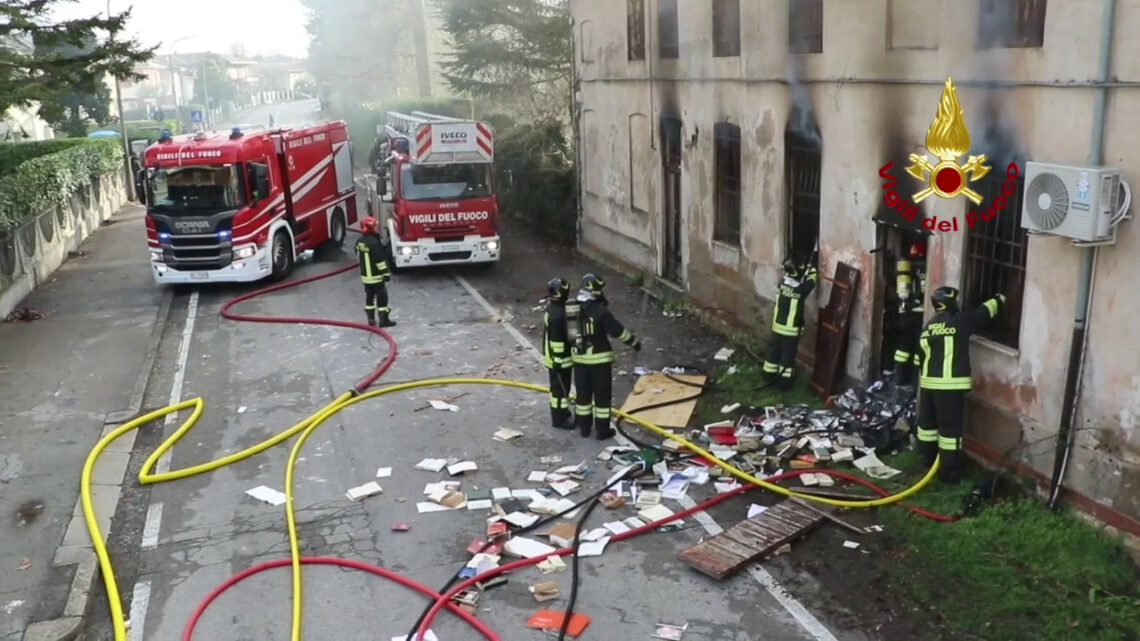 Incendio in abitazione a Vicenza, trovato cadavere carbonizzato Incendio in abitazione a Vicenza, trovato cadavere carbonizzato