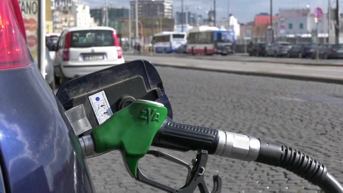 Caro-carburante, la questione finisce in Consiglio dei Ministri Caro-carburante, la questione finisce in Consiglio dei Ministri