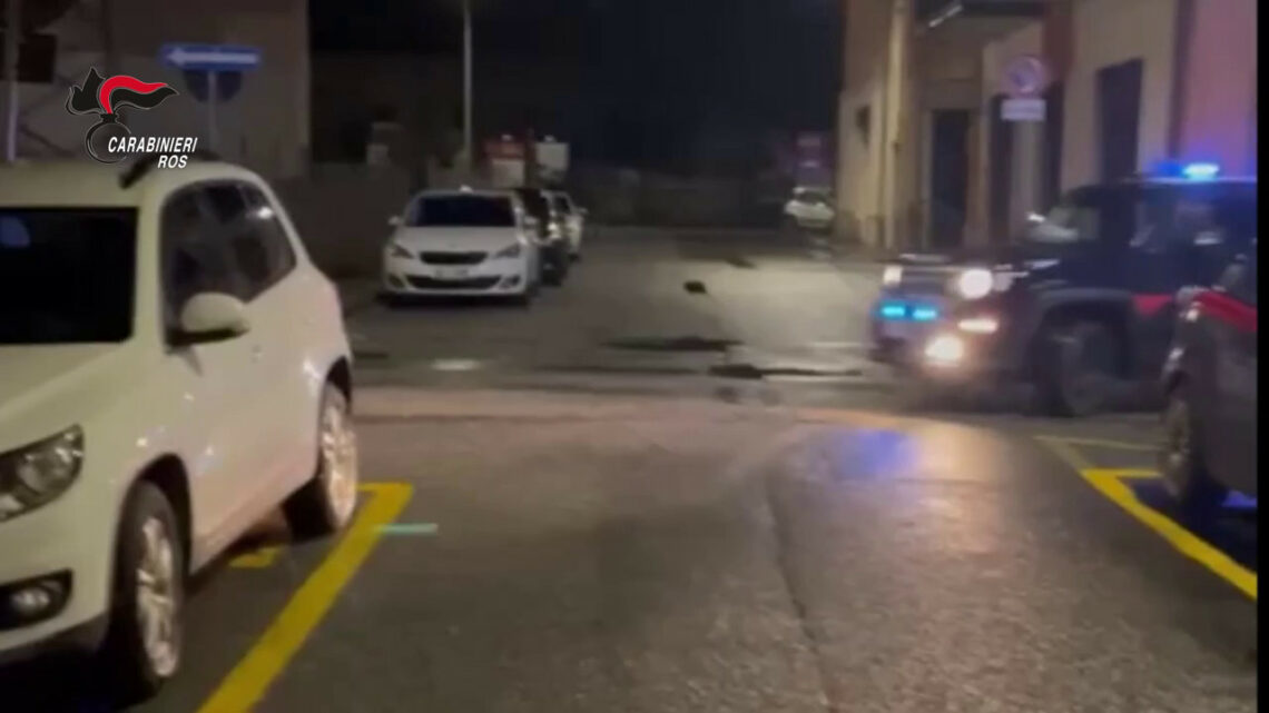 ‘Ndrangheta, blitz dei Ros in Calabria: 11 arresti ‘Ndrangheta, blitz dei Ros in Calabria: 11 arresti