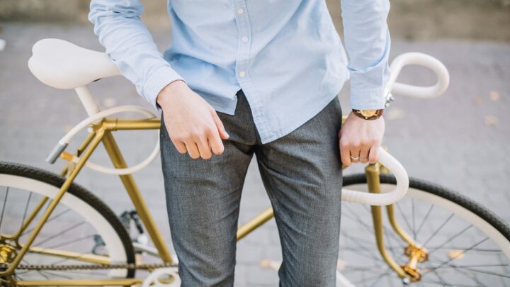 Pantaloni da uomo: storia e segreti del più versatile dei capi di abbigliamento