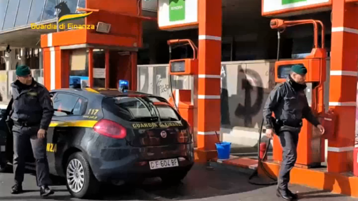 Caro benzina, la Meloni ci prova con il Decreto trasparenza sui prezzi