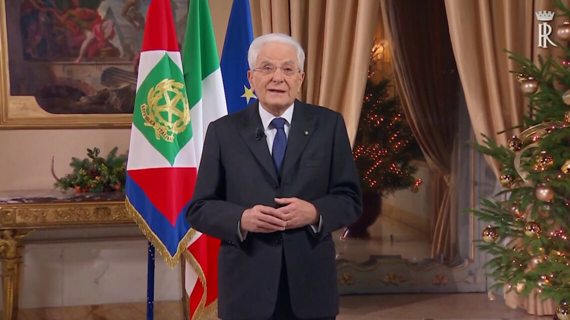 Mattarella, la Repubblica è di chi paga le tasse Mattarella, la Repubblica è di chi paga le tasse