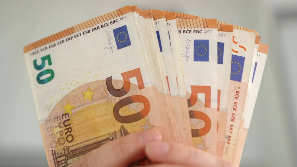 Istat, l’inflazione a dicembre rallenta a +11,6%, +0,3% mese Istat, l’inflazione a dicembre rallenta a +11,6%, +0,3% mese