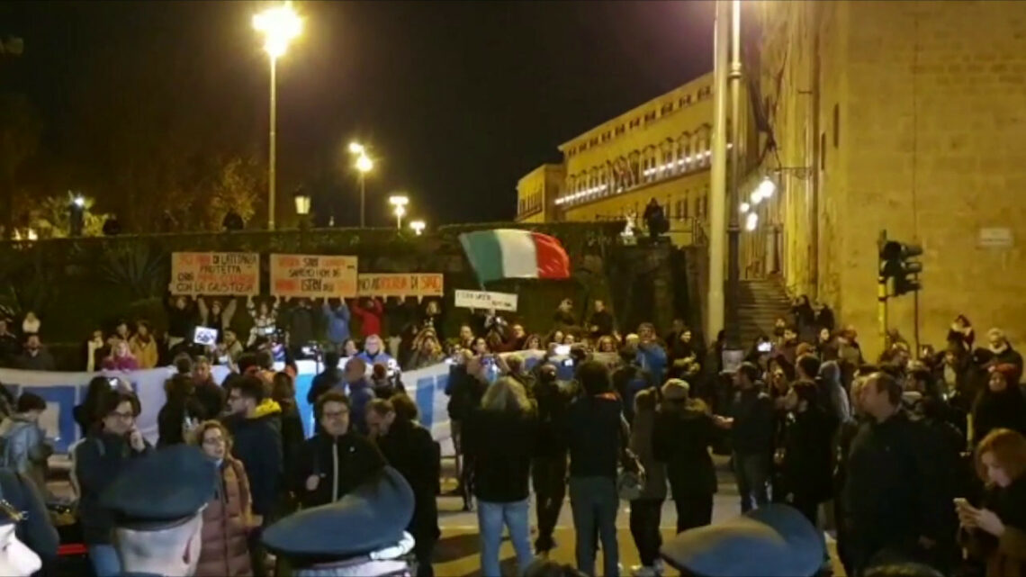 Messina Denaro, il “Grazie” dei palermitani ai carabinieri Messina Denaro, il “Grazie” dei palermitani ai carabinieri