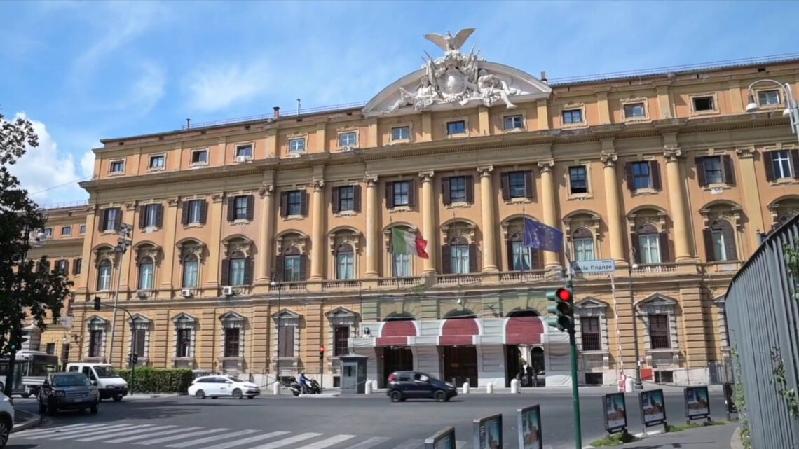 Fmi ottimista, per l’Italia spettro recessione più lontano Fmi ottimista, per l’Italia spettro recessione più lontano
