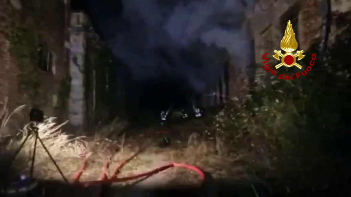 Incendio al Porto Vecchio di Trieste, le immagini Incendio al Porto Vecchio di Trieste, le immagini