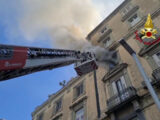 Incendio in un appartamento a Napoli, soccorse tre persone