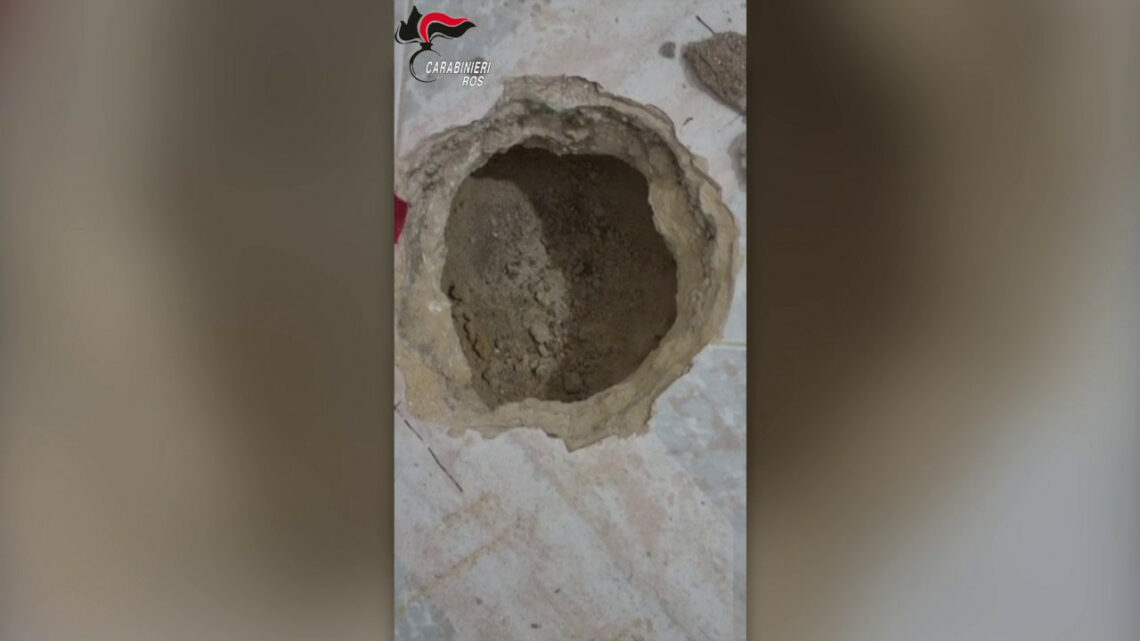 I Carabinieri alla ricerca dei segreti del boss Messina Denaro I Carabinieri alla ricerca dei segreti del boss Messina Denaro