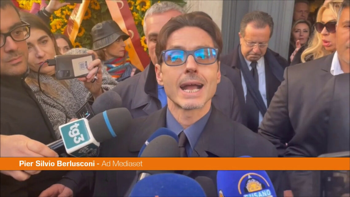 Pier Silvio Berlusconi “Costanzo rimarrà per sempre con noi” Pier Silvio Berlusconi “Costanzo rimarrà per sempre con noi”