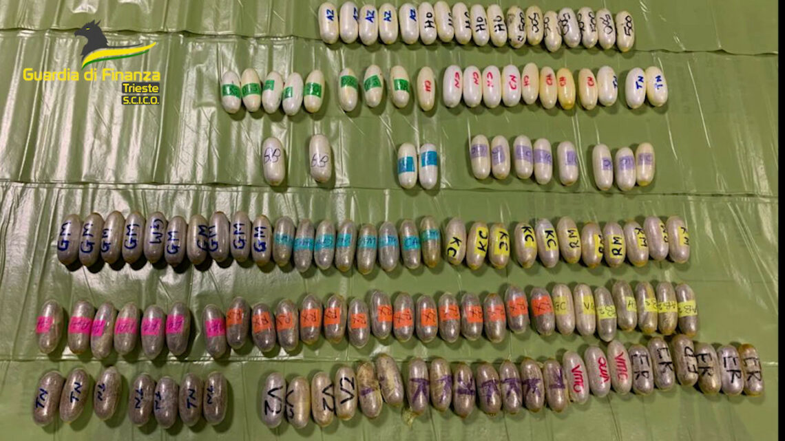Droga, smantellata rete internazionale di spaccio, 18 arresti Droga, smantellata rete internazionale di spaccio, 18 arresti
