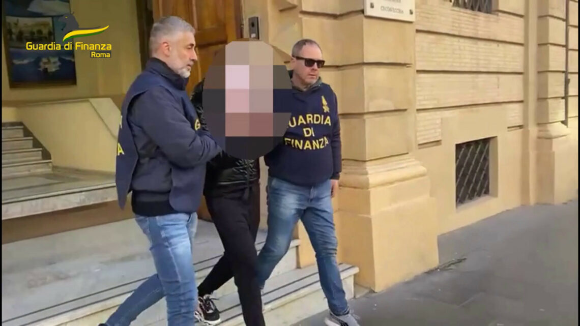 Roma, arrestata al Porto di Civitavecchia donna rom ricercata a Milano Roma, arrestata al Porto di Civitavecchia donna rom ricercata a Milano