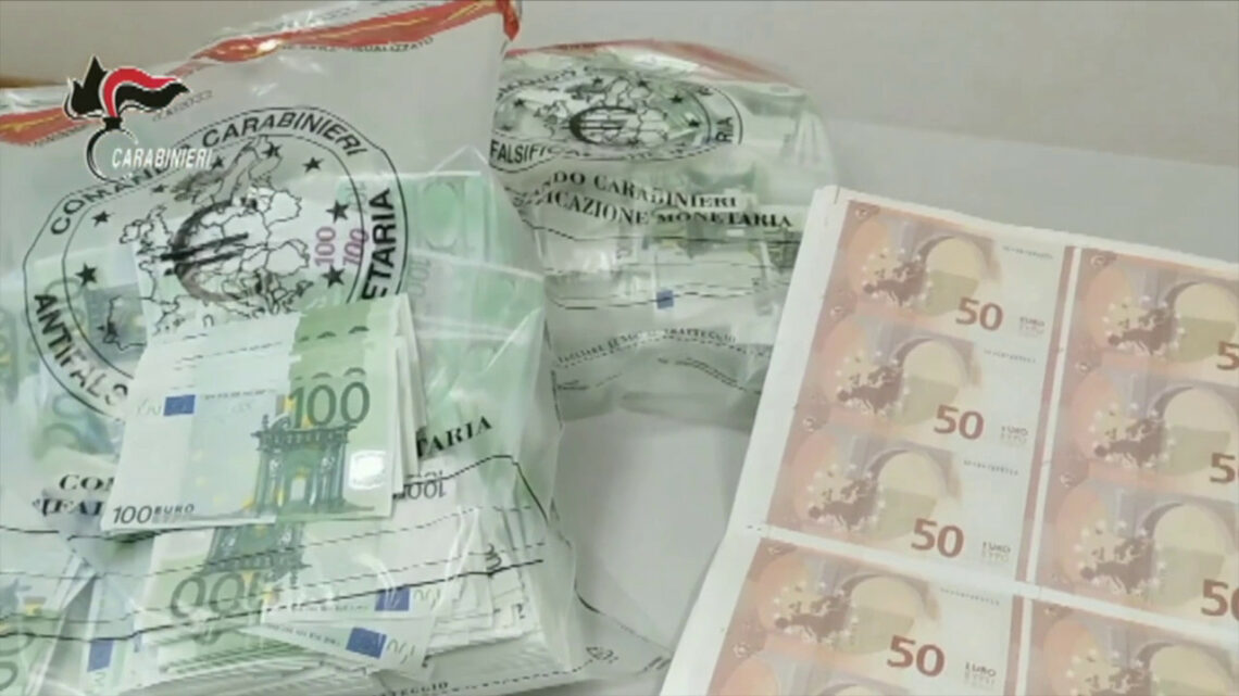 Mettevano in circolazione banconote false, 19 arresti a Napoli Mettevano in circolazione banconote false, 19 arresti a Napoli