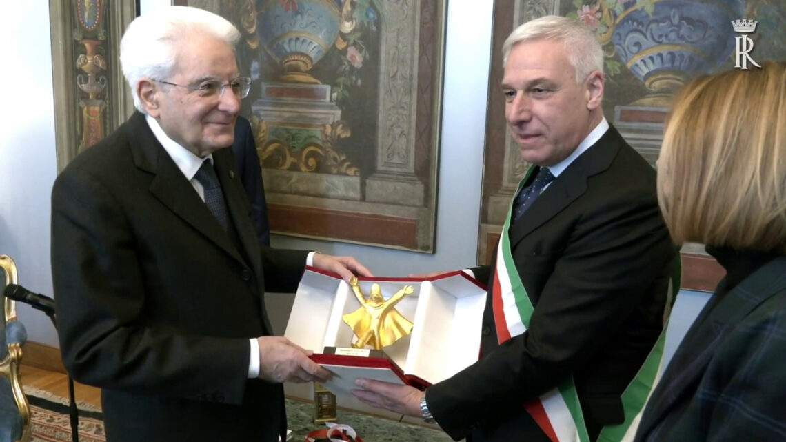 Mattarella incontra il sindaco di Viareggio Mattarella incontra il sindaco di Viareggio