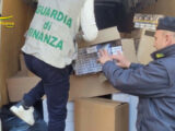 Maxi sequestro di sigarette a Napoli, 2 arresti