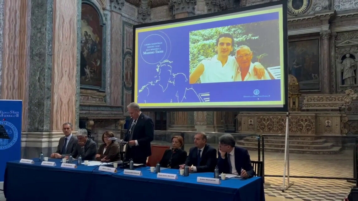 Massimo Troisi, a Napoli conferita laurea honoris causa alla memoria Massimo Troisi, a Napoli conferita laurea honoris causa alla memoria