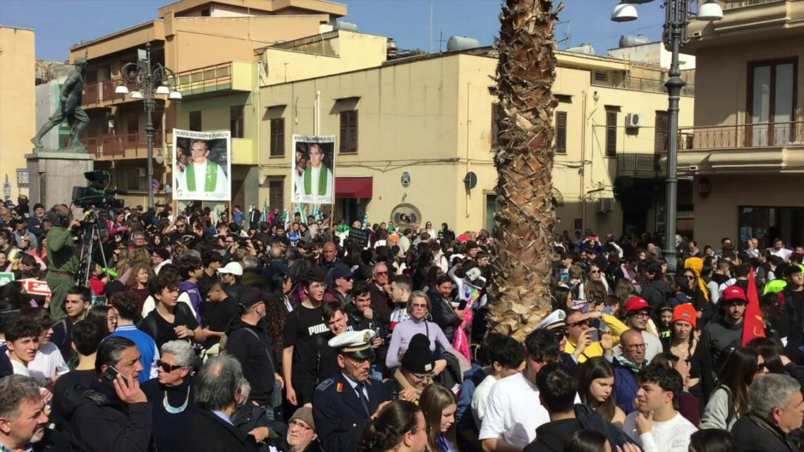 In migliaia alla marcia antimafia da Bagheria a Casteldaccia In migliaia alla marcia antimafia da Bagheria a Casteldaccia