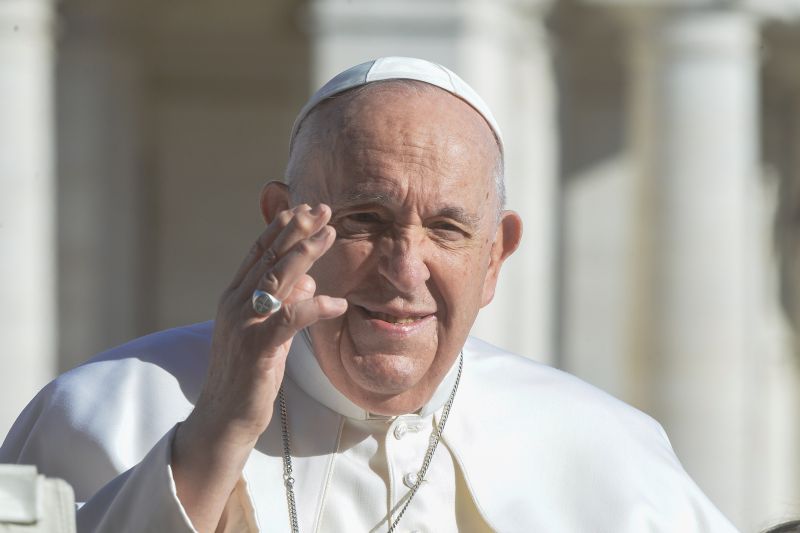 Il Papa ha una bronchite su base infettiva, migliorano condizioni