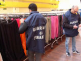 Fiamme Gialle sequestrano 100 mila capi di abbigliamento
