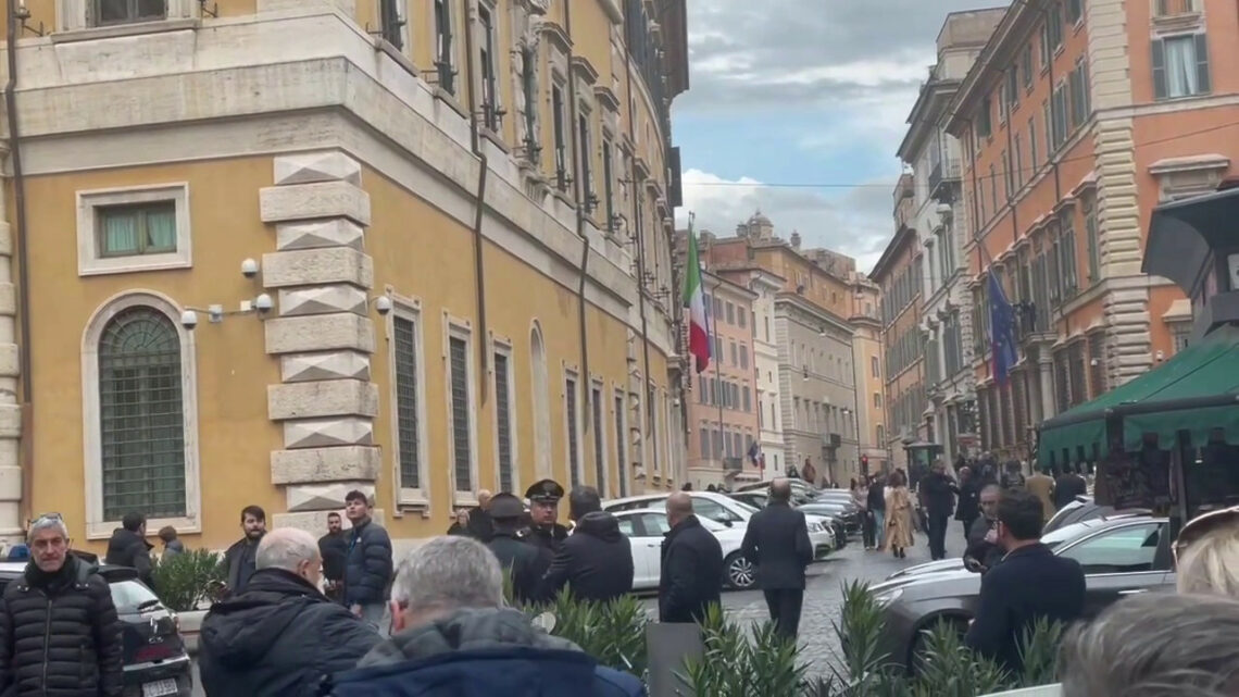 È morto il senatore Astorre, bandiere a mezz’asta e colleghi commossi È morto il senatore Astorre, bandiere a mezz’asta e colleghi commossi