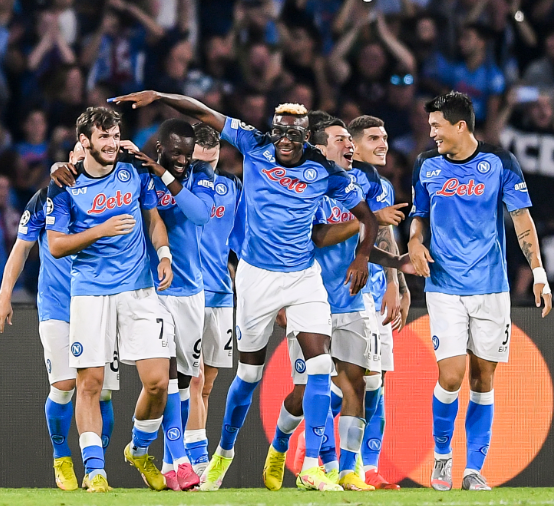 Il Napoli fa poker al Toro, calcio spettacolo e gioco spumeggiante Il Napoli fa poker al Toro, calcio spettacolo e gioco spumeggiante