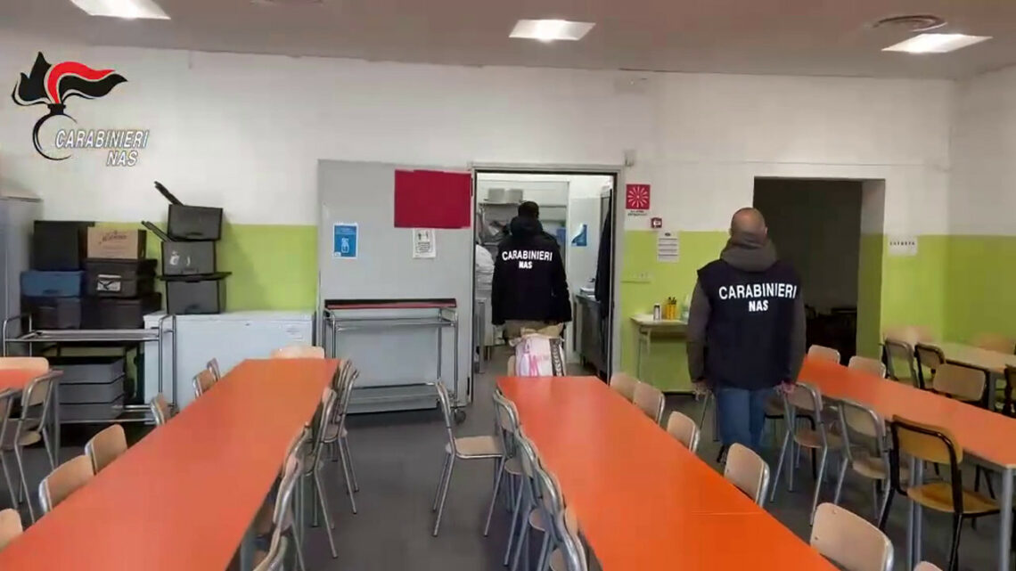 Controlli nelle mense scolastiche, irregolarità in una cucina su tre Controlli nelle mense scolastiche, irregolarità in una cucina su tre