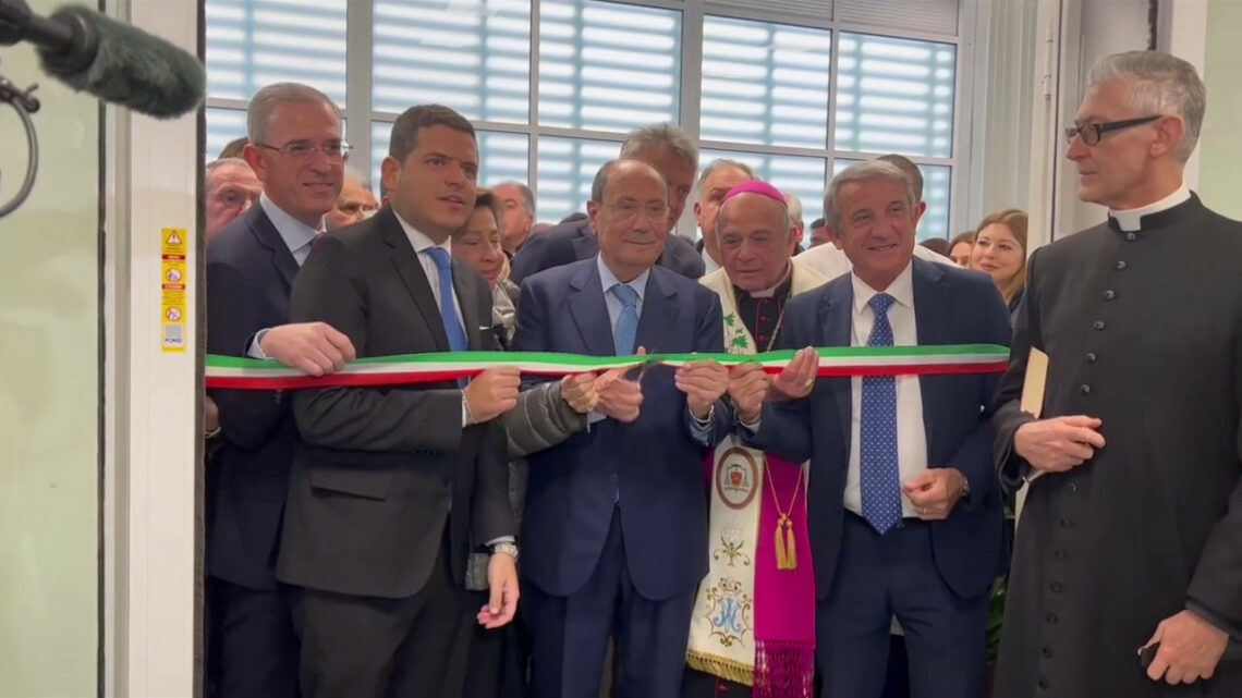 Schifani inaugura la nuova area emergenza al Garibaldi di Catania Schifani inaugura la nuova area emergenza al Garibaldi di Catania