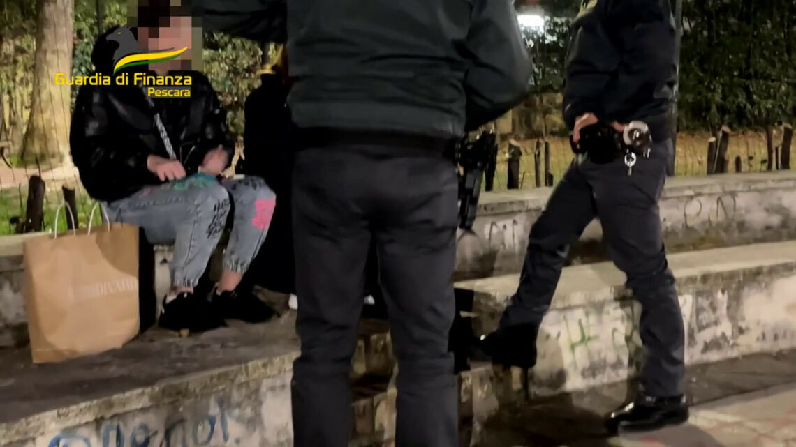 Pescara, nascondeva droga negli slip. Arrestato pusher Pescara, nascondeva droga negli slip. Arrestato pusher