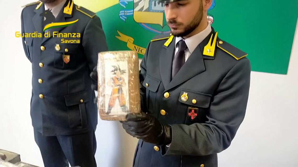Savona, sequestrati 83 kg di cocaina e arrestati 3 trafficanti Savona, sequestrati 83 kg di cocaina e arrestati 3 trafficanti