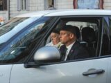 Papa Francesco dimesso dall’ospedale Gemelli “Sono ancora vivo”