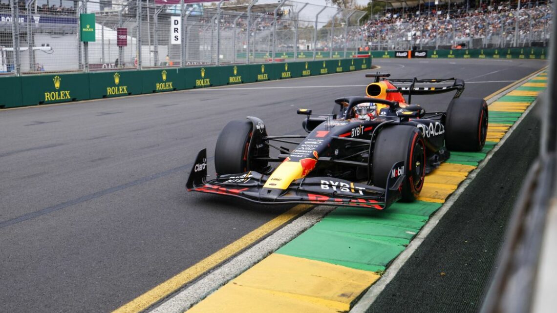 In Australia vince Verstappen davanti a Hamilton, terzo Alonso In Australia vince Verstappen davanti a Hamilton, terzo Alonso