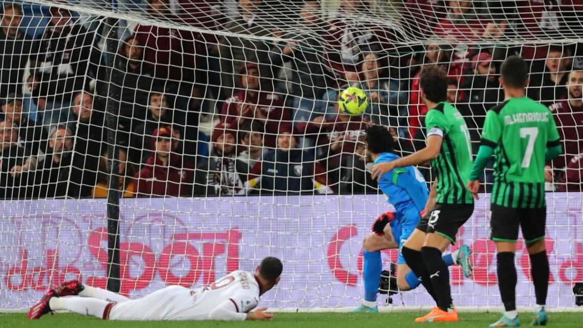Sanabria risponde a Pinamonti, Sassuolo-Torino 1-1 Sanabria risponde a Pinamonti, Sassuolo-Torino 1-1