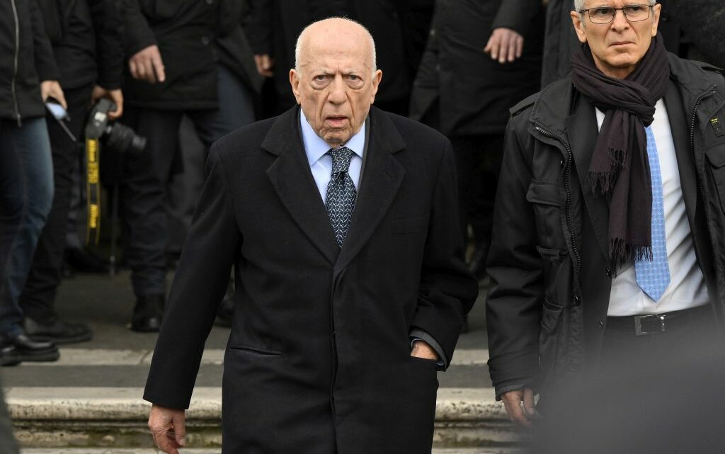 Berlusconi, Fedele Confalonieri “Sta meglio di prima” Berlusconi, Fedele Confalonieri “Sta meglio di prima”