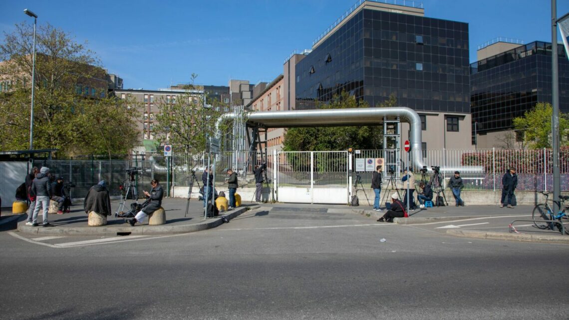 Per Berlusconi ottava notte traquilla, oggi nuovo bollettino Per Berlusconi ottava notte traquilla, oggi nuovo bollettino