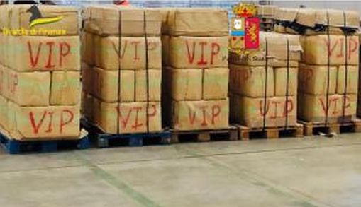 Maxi sequestro di droga al porto di Civitavecchia, arrestato camionista Maxi sequestro di droga al porto di Civitavecchia, arrestato camionista