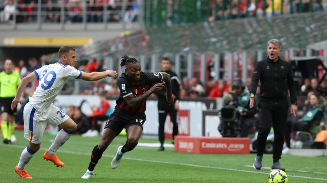 Il Milan piega il Lecce e ritrova i 3 punti, Leao-show Il Milan piega il Lecce e ritrova i 3 punti, Leao-show