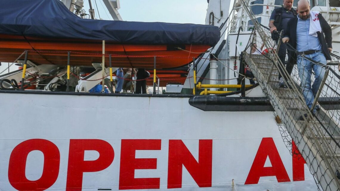 Quarto naufragio al largo di Lampedusa, 47 persone tratte in salvo Quarto naufragio al largo di Lampedusa, 47 persone tratte in salvo