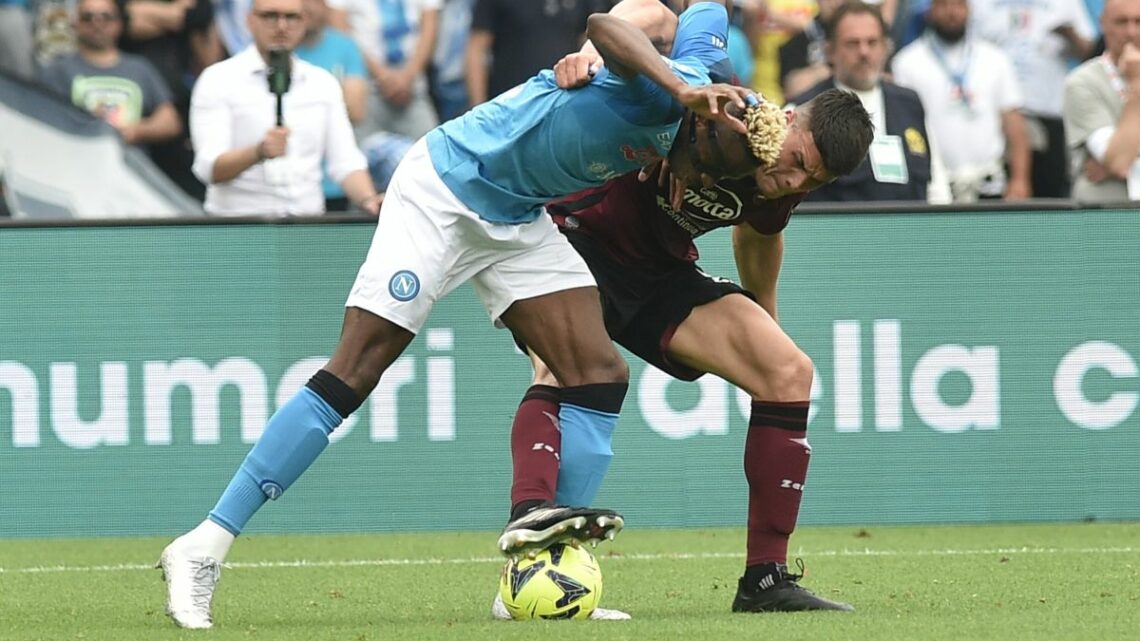 La Salernitana frena il Napoli, festa scudetto rinviata La Salernitana frena il Napoli, festa scudetto rinviata