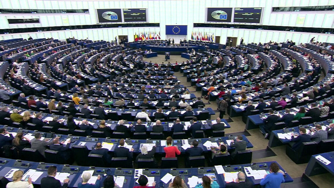 Clima, il Parlamento Europeo approva la carbon tax Clima, il Parlamento Europeo approva la carbon tax
