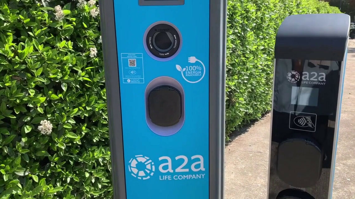 A2a inaugura le colonnine City Plug A2a inaugura le colonnine City Plug