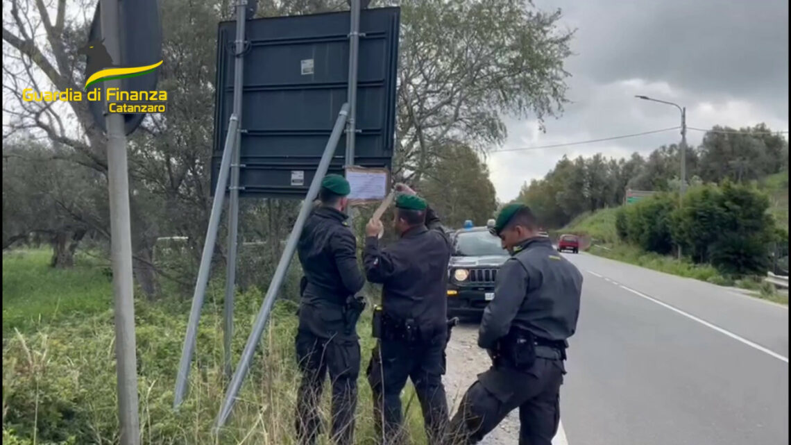 Inchiesta per bancarotta, sequestrati 1200 spazi pubblicitari Inchiesta per bancarotta, sequestrati 1200 spazi pubblicitari
