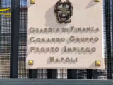 Prodotti falsi con il marchio del Napoli, sequestrato deposito
