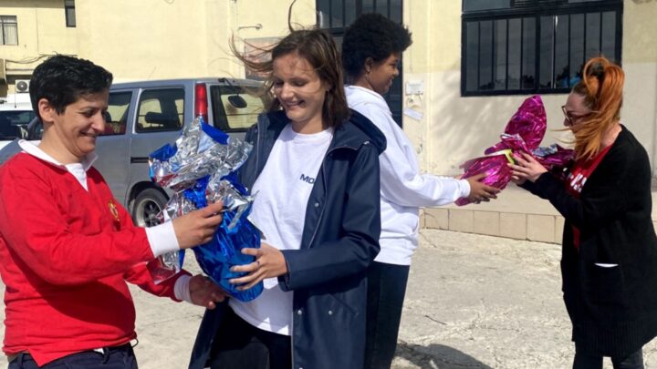 Una dolce sorpresa pasquale: MOAS dona 115 uova di cioccolato ai richiedenti asilo a Malta