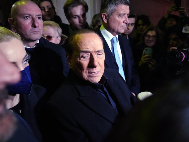 Berlusconi, bollettino medico “Ulteriore miglioramento” Berlusconi, bollettino medico “Ulteriore miglioramento”