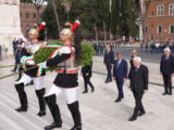 Mattarella depone corona d’alloro sulla Tomba del Milite Ignoto