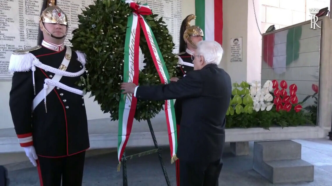 25 Aprile, Mattarella rende omaggio alle vittime dell’eccidio di Boves 25 Aprile, Mattarella rende omaggio alle vittime dell’eccidio di Boves