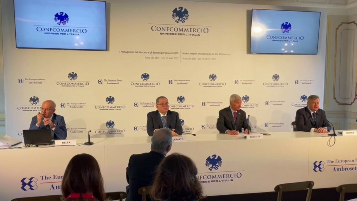 Crescita debole per Confcommercio, traina il terziario Crescita debole per Confcommercio, traina il terziario