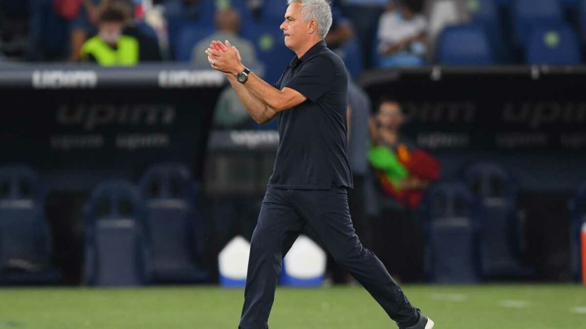 Mou guarda alla finale di Budapest “Non andremo in vacanza” Mou guarda alla finale di Budapest “Non andremo in vacanza”